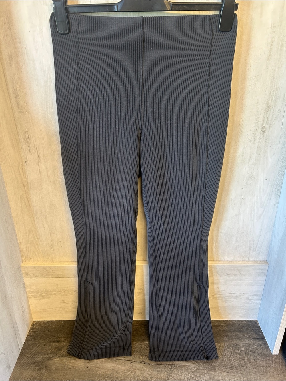 Lululemon size 6 pants